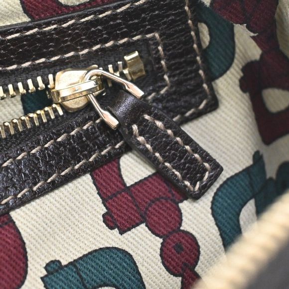 GUCCI Charmy Handbag - Picture 16 of 16